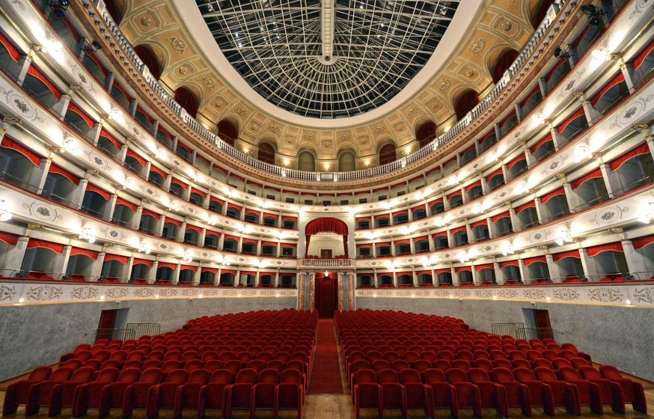 New Alex Home. Al Teatro. Ліворно Екстер'єр фото